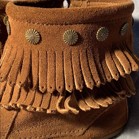 Minnetonka - Double Fringe Zip-up Boot - Picture 3 of 13